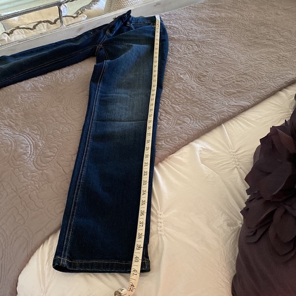 WHBM 💕 Dark Wash Denim Jeans NWT.       Inseam 32”, waist,length 40” - Picture 7 of 9